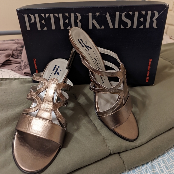 Peter Kaiser Size 6 Bronze Heels - Picture 1 of 8